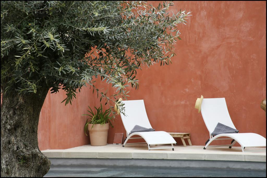 La Maison Rouge D'Uzes B&B Exterior foto
