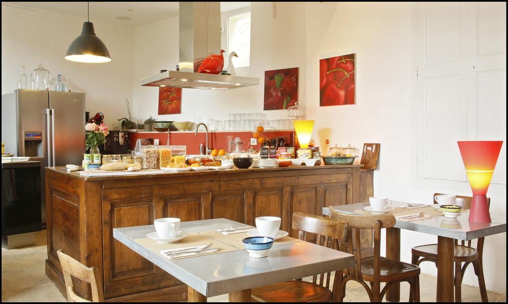 La Maison Rouge D'Uzes B&B Exterior foto