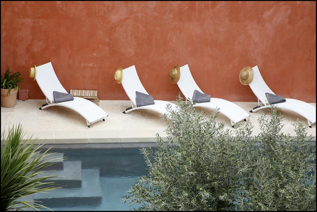La Maison Rouge D'Uzes B&B Exterior foto