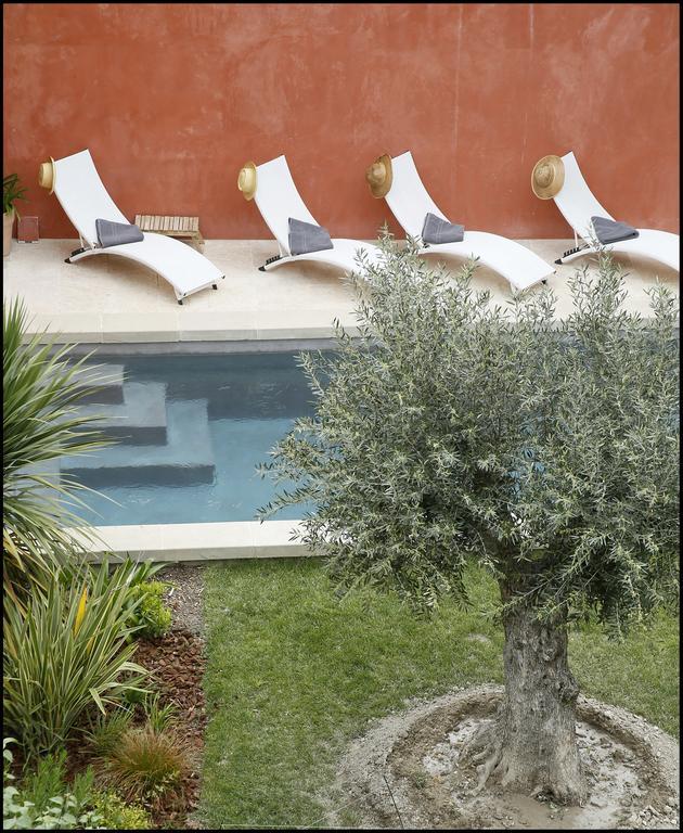 La Maison Rouge D'Uzes B&B Exterior foto