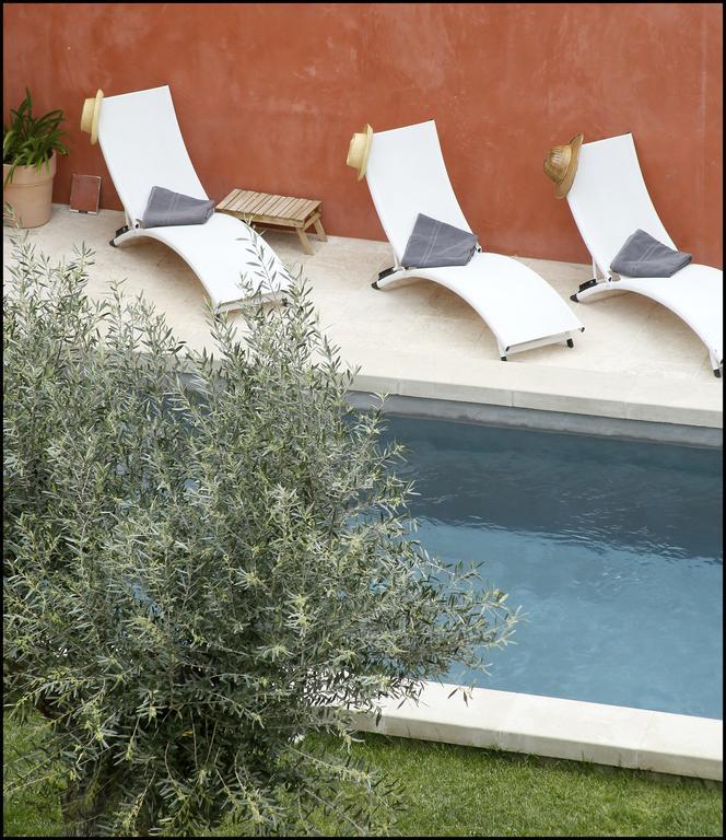 La Maison Rouge D'Uzes B&B Exterior foto