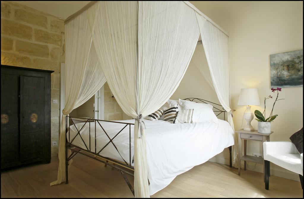 La Maison Rouge D'Uzes B&B Habitación foto
