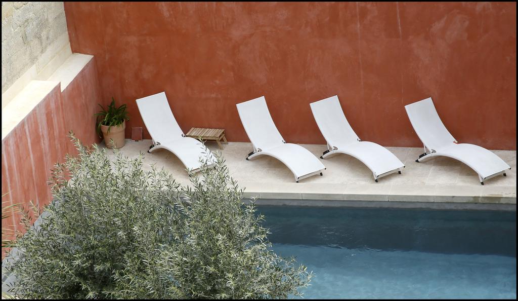 La Maison Rouge D'Uzes B&B Exterior foto
