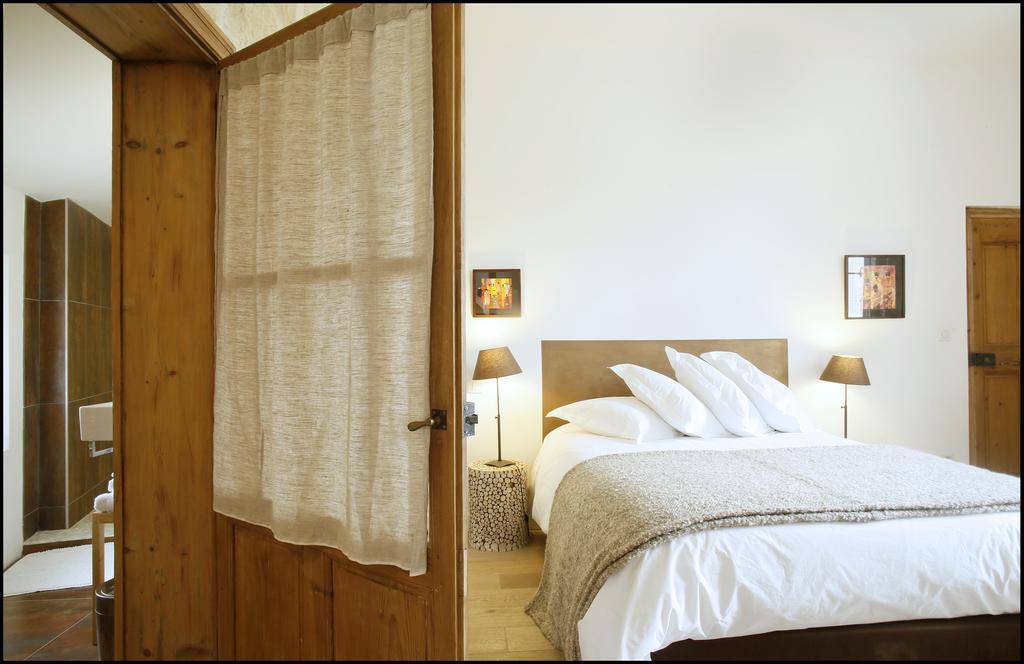 La Maison Rouge D'Uzes B&B Habitación foto