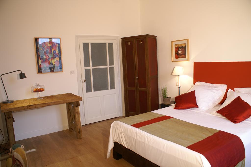 La Maison Rouge D'Uzes B&B Exterior foto